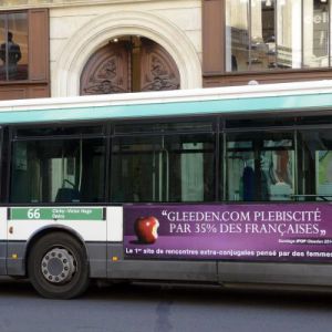Gleeden s’affiche sur les bus parisiens !